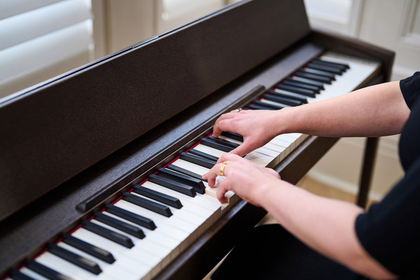 PHA-50 Hybrid-Tastatur des Roland KIYOLA KF-25 mit Elfenbein-/Ebenholz-Haptik