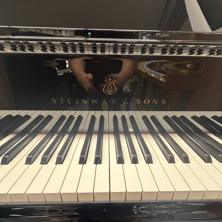 Steinway & Sons FlĂŒgel Mod. O schwarz poliert Occasion Bj. 1985, original in Hamburg gefertigt Bestzustand mit Klavierbank (gebraucht) - Musik-Ebert Gmbh