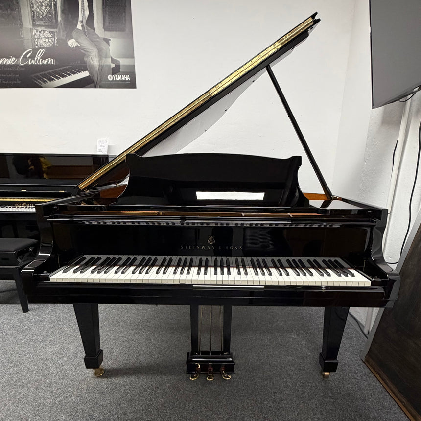 Steinway & Sons FlĂŒgel Mod. O schwarz poliert Occasion Bj. 1985, original in Hamburg gefertigt Bestzustand mit Klavierbank (gebraucht) - Musik-Ebert Gmbh