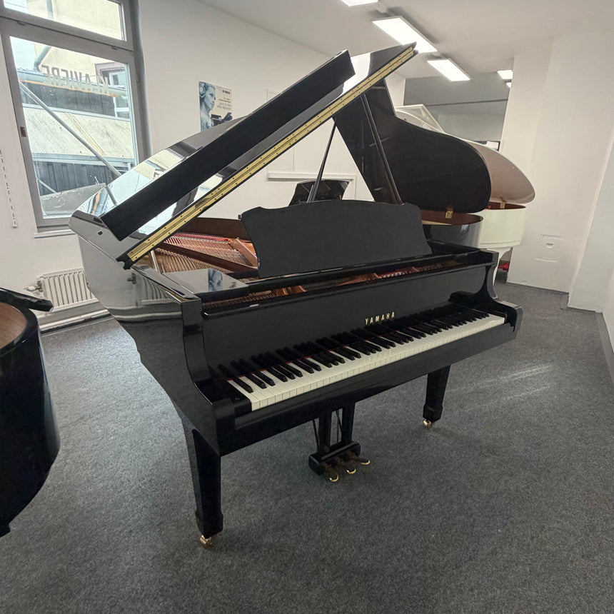 Yamaha Flügel C3 schwarz poliert Occasion Bj. 2011 (gebraucht)