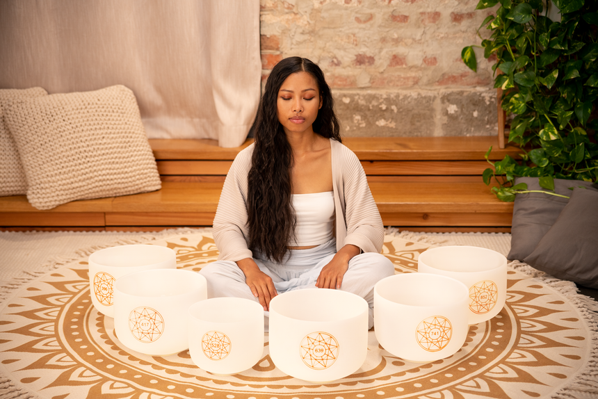 Meinl SOLCSBSET Solfeggio crystal singing bowl set – in a meditation setting