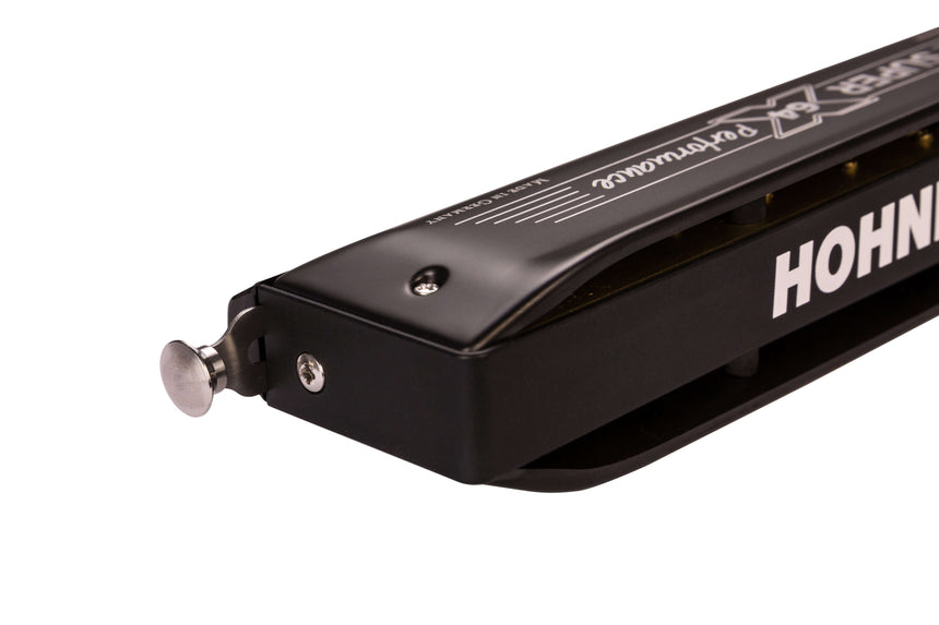 Harmonica Hohner Super 64X Performance noir – vue de trois quarts