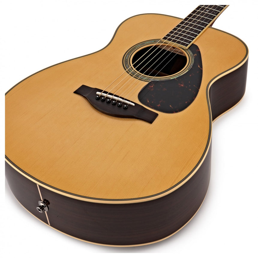 Yamaha LS6 ARE acoustic guitar, solid spruce, with pickup