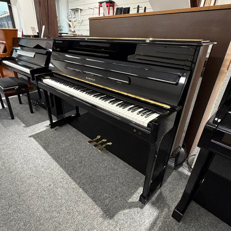 SAMICK Klavier SU 110G schwarz poliert Occasion Bj. 1995 sehr guter Zustand (gebraucht) - Musik-Ebert Gmbh