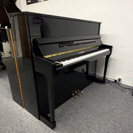 SCHIMMEL Klavier K 122 SE schwarz poliert Occasion Bj. 2002, Renner Mechanik mit Silent System - sehr guter Zustand (gebraucht) - Musik-Ebert Gmbh