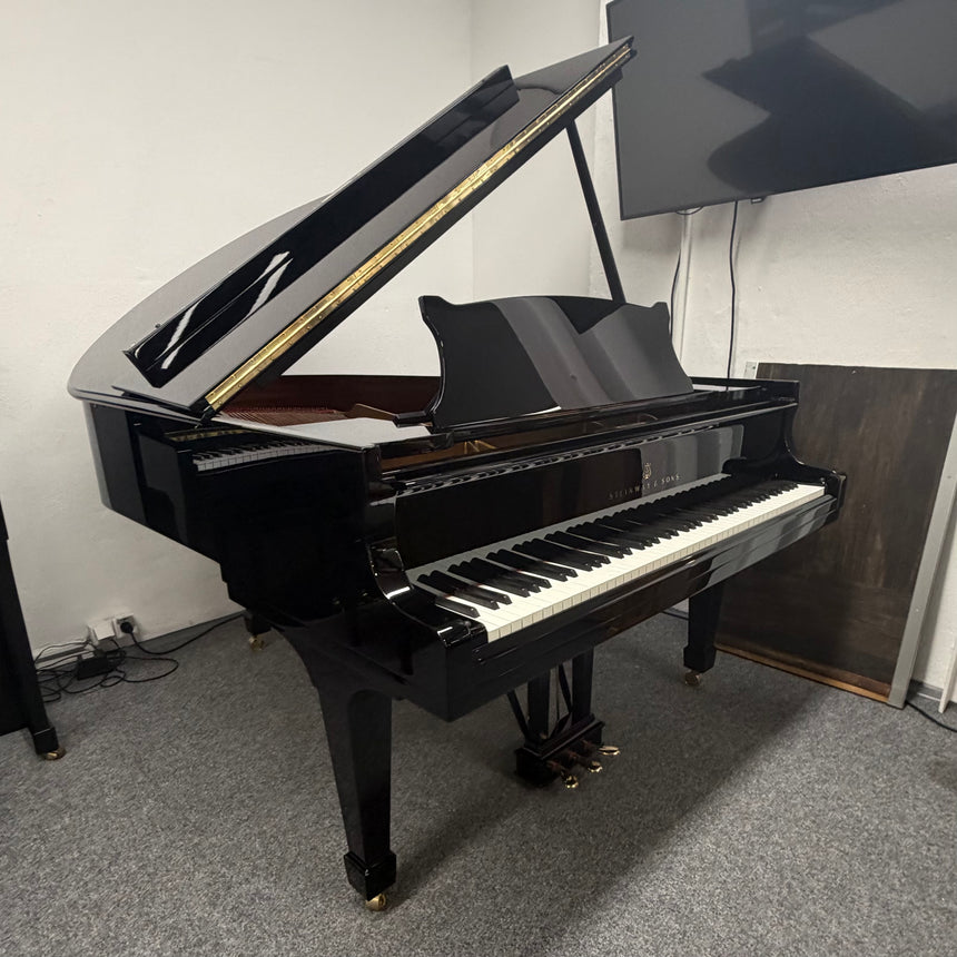 Steinway & Sons Flügel Mod. O schwarz poliert Occasion Bj. 1985, original in Hamburg gefertigt Bestzustand mit Klavierbank (gebraucht) - Musik-Ebert Gmbh