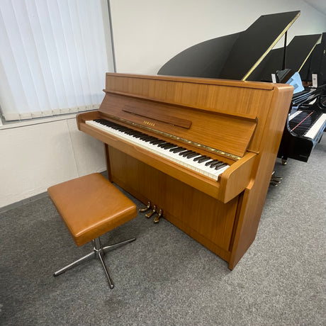 Yamaha Klavier M1F Nussbaum Occasion Bj. 1978, sehr guter Zustand, beste Qualität made in Japan (gebraucht) + Klavierbank - Musik-Ebert Gmbh