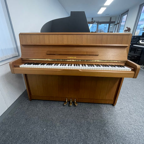 Yamaha Klavier M1F Nussbaum Occasion Bj. 1978, sehr guter Zustand, beste Qualität made in Japan (gebraucht) + Klavierbank - Musik-Ebert Gmbh