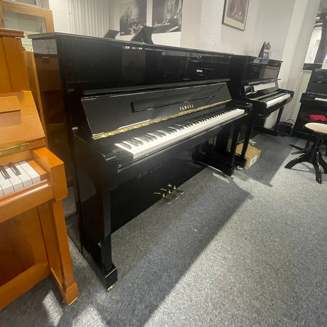 Yamaha Klavier P 121 SG Silent schwarz poliert Occasion Bj. 2010, sehr guter Zustand, neuwertig (gebraucht) - Musik-Ebert Gmbh