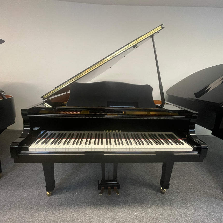 Piano à queue Yamaha C3 F noir poli année 1992 (utilisé) 