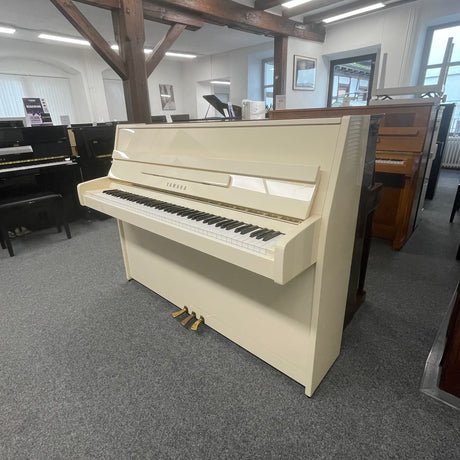 Yamaha Klavier P 112 weiß poliert Occasion sehr guter Zustand, Bj 1998 - schöner Klang, super Spielart (gebraucht) + Klavierbank 🌟🎹