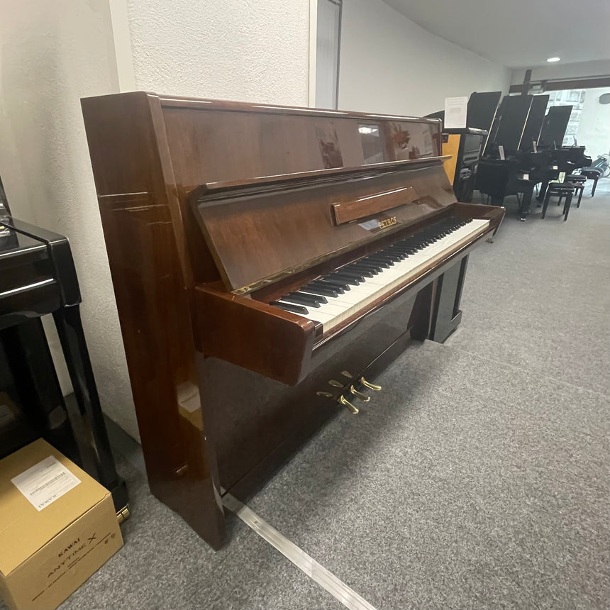 PETROF Klavier 108 M Nussbaum poliert Occasion Bj. 1980 (gebraucht)