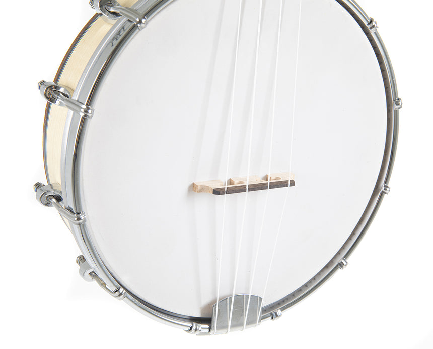 VGS Manoa VG512550 banjo ukulele, white head – detail of the head, bridge and rim