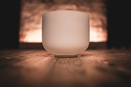 Meinl CSB8B crystal singing bowl, frosted white, 8 inch, B, 432 Hz – front view on wood in warm light