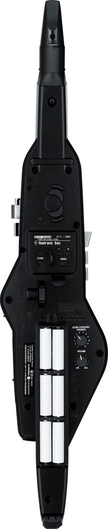 Roland Aerophone AE-20 – Rückseite mit geöffnetem Batteriefach für Batteriebetrieb