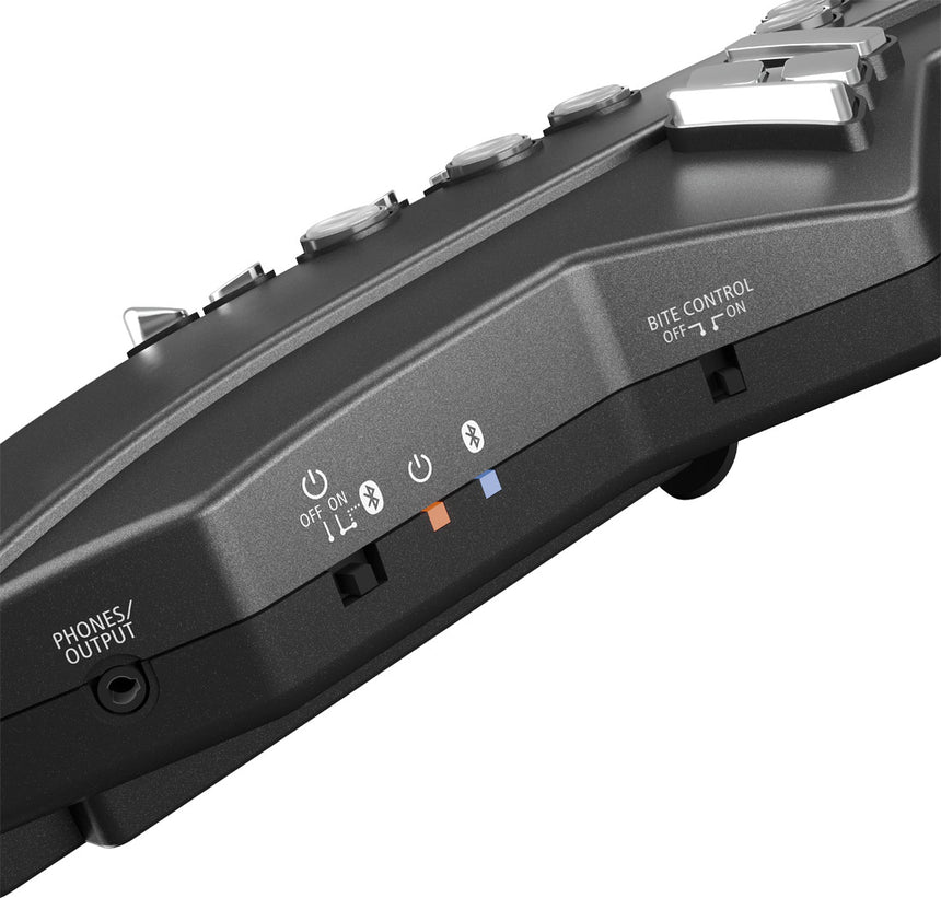 Roland Aerophone GO AE-05 – Detail Kopfhörerausgang, Ein-/Aus-Schalter, Bluetooth und Bite Control