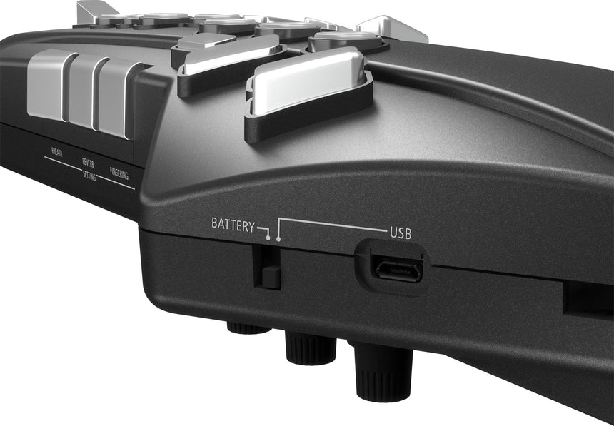 Roland Aerophone GO AE-05 – Detail des USB-Anschlusses und Batteriefachs