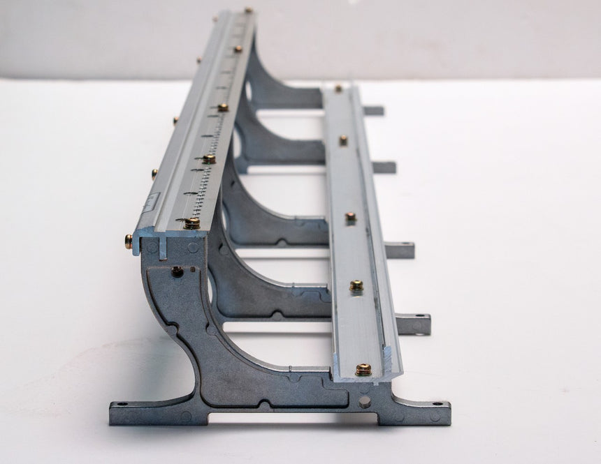Mechanikträger und Schienen des Kawai GL-50, Technikdetail aus der Hersteller-Modellgalerie