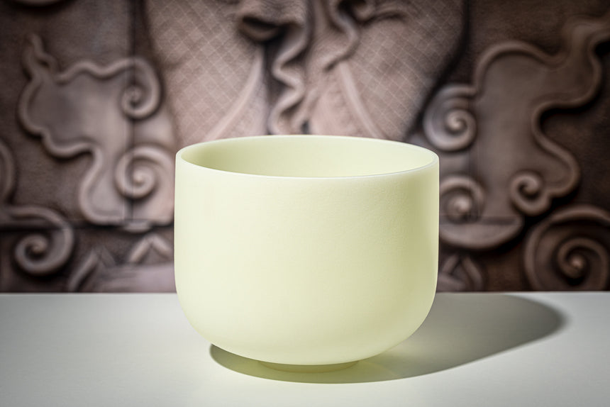 Meinl CSBE10F emerald crystal singing bowl – in an indoor setting