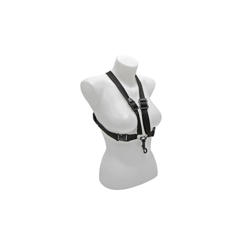 Harnais de saxophone BG S41SH noir pour femme – vue de face en biais sur mannequin