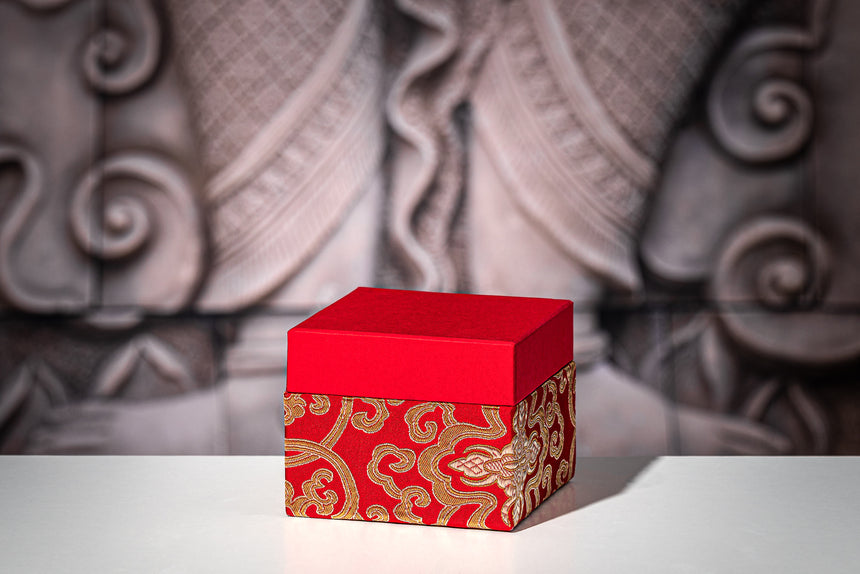 Meinl Sonic Energy SB-OR-300-R Klangschalen-Set – rote Geschenkbox mit goldenem Ornament