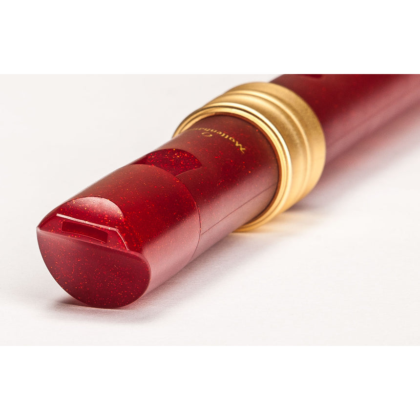 Mollenhauer 0119R rouge, détail du bec et de la bague dorée