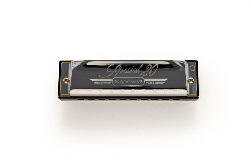HOHNER Special 20 in C major, straight front view with black comb and silver cover