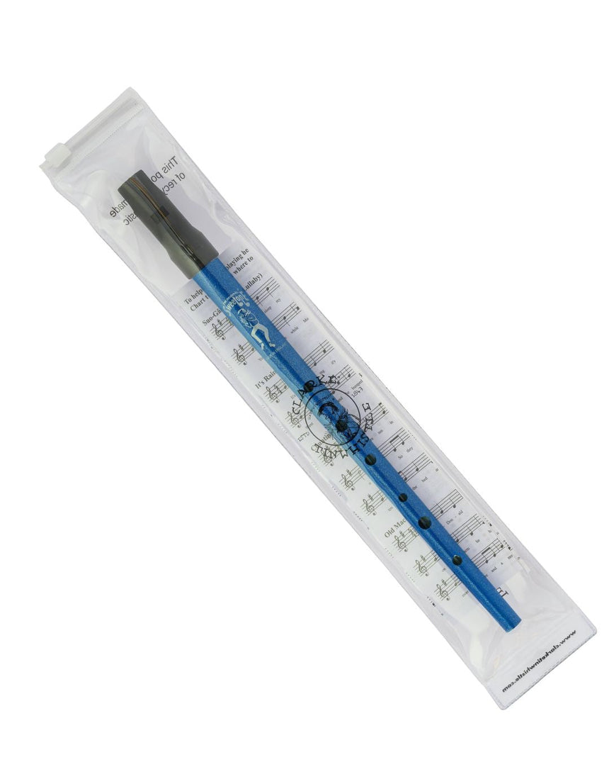 Tin whistle Clarke Sweetone en ré, bleu, dans sa pochette de protection