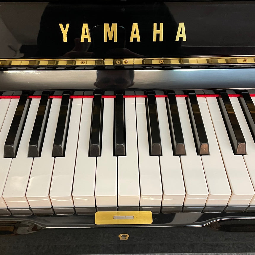 Yamaha U1 Klavier schwarz poliert (gebraucht) - Musik-Ebert Gmbh